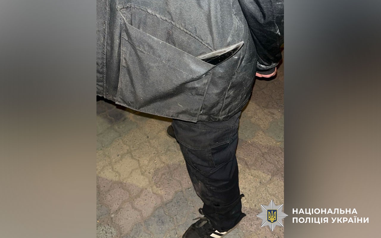 чоловік з ножем