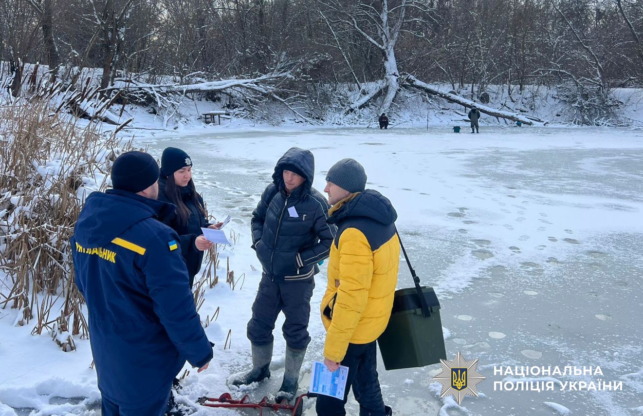 Поліцейські попереджають дітей про небезпеку під час перебування біля водойм