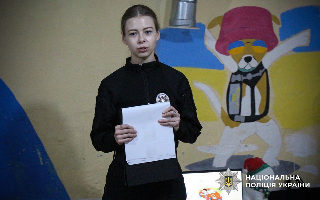 Поліцейські освітньої безпеки Миргородщини навчали дошкільнят правил безпечної поведінки