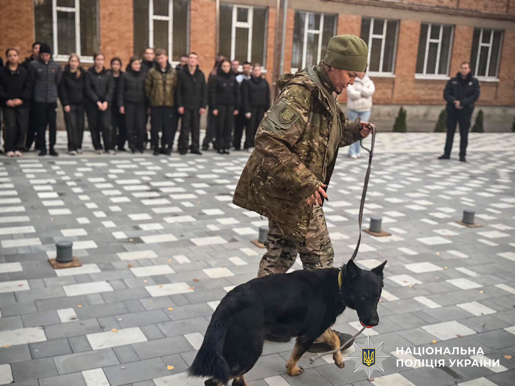 Поліцейські Полтавщини провели пізнавальну профорієнтаційну зустріч для ліцеїстів із підвищеною військово-фізичною підготовкою