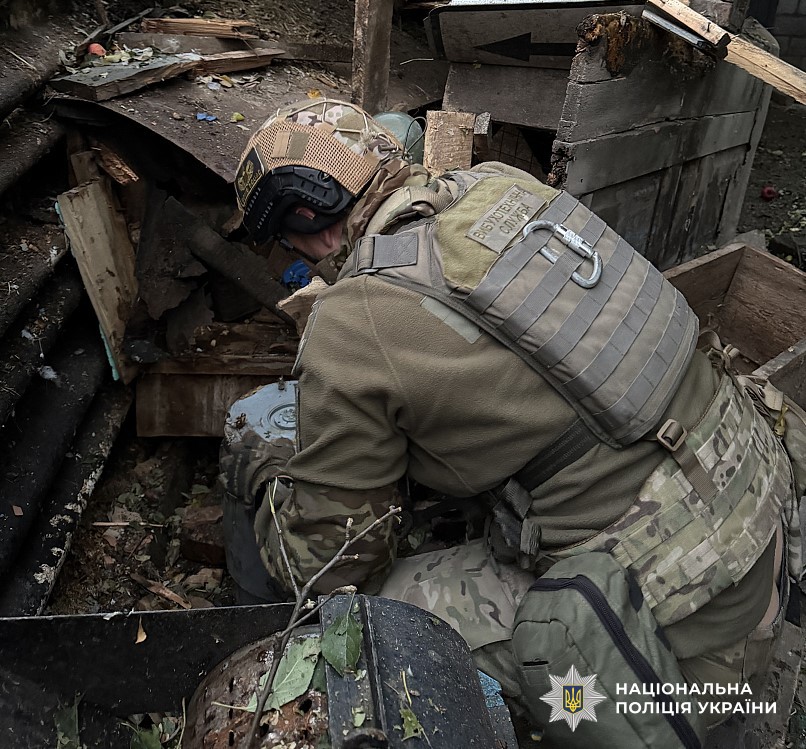Вибухотехніки та слідчо-оперативна група поліції працює на місці події