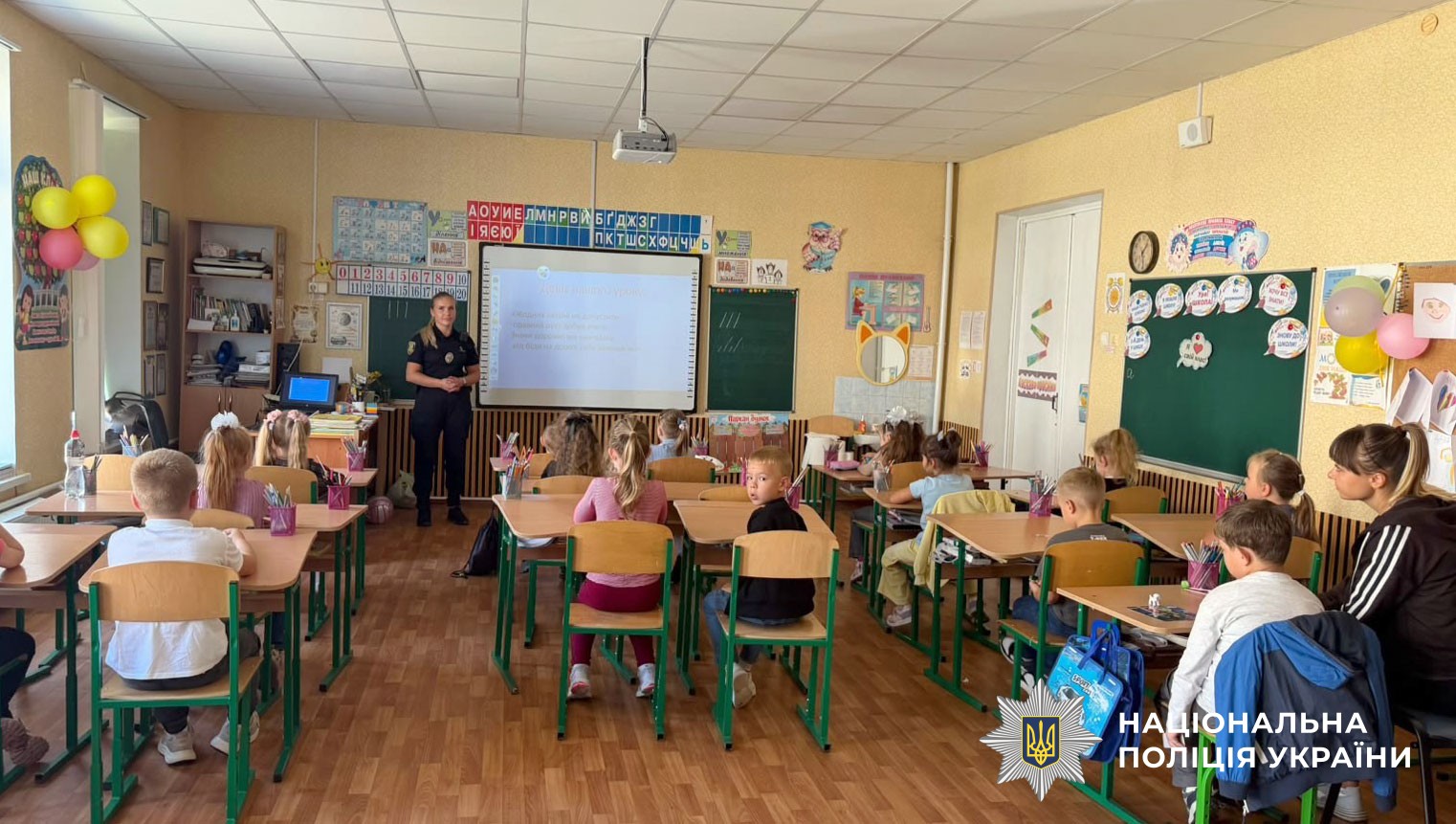 Як протидіяти булінгу та безпечно поводитися на дорозі: поліцейські Миргородщини навчала школярів базових правил безпеки
