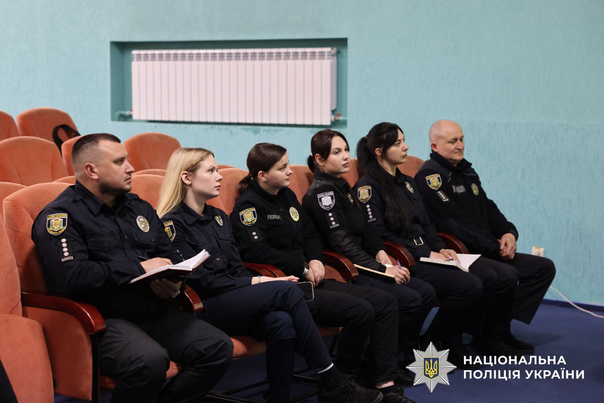 Поліцейські під час тренінгу 