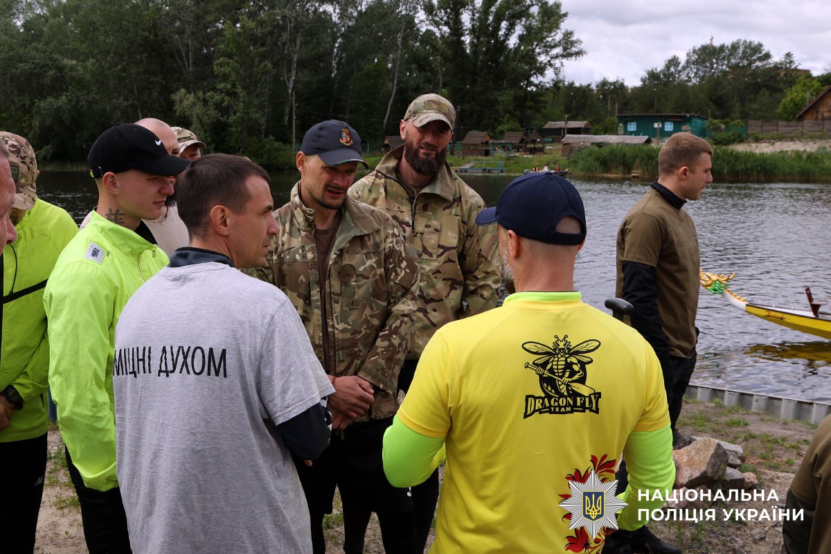Ветеранський спорт, як шлях до відновлення: поліцейські Полтавщини взяли участь у змаганнях з веслування на човнах-драконах