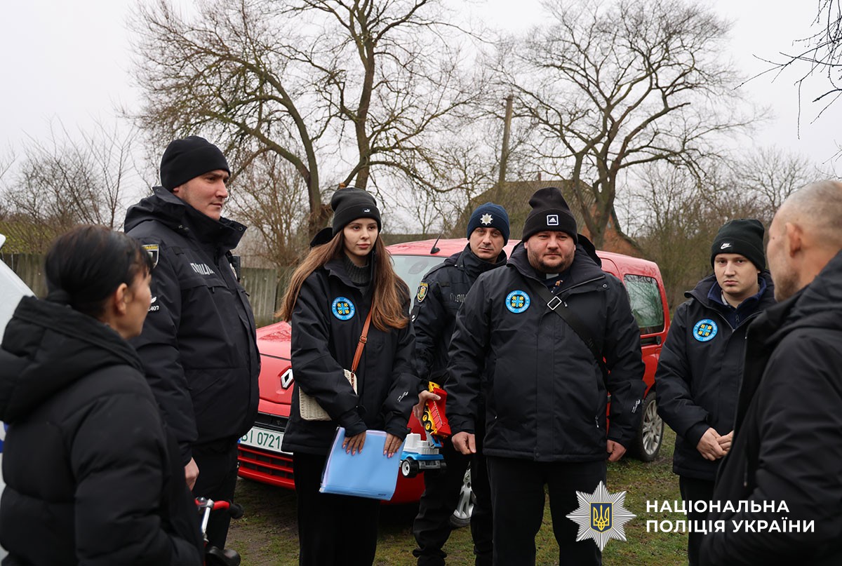 Поліцейські відвідали багатодітну родину