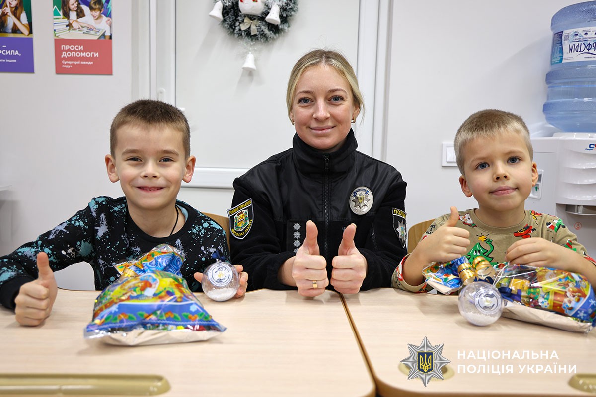 Ювенальні поліцейські провідали пацієнтів лікарні 