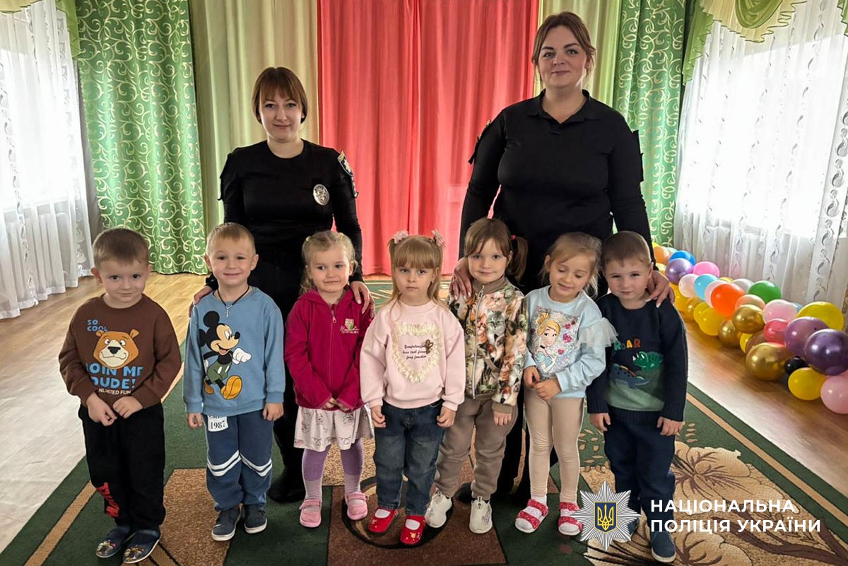 У дошкільному закладі освіти поліцейські Кременчука навчали малечу правил безпечної поведінки
