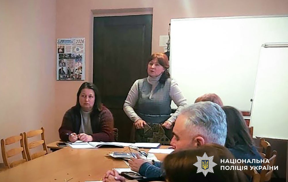 У Миргороді поліцейські та представники НДЕКЦ провели профорієнтаційну зустріч з очільниками закладів освіти