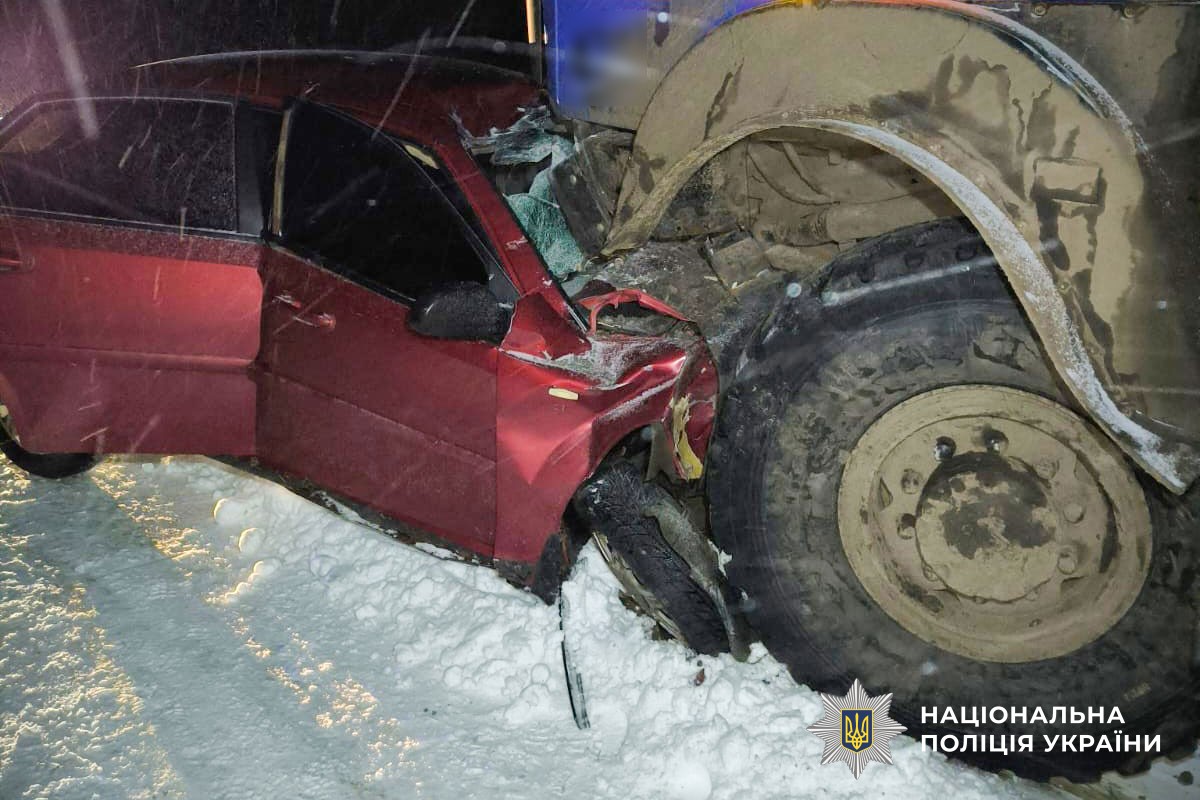 У Миргородському районі в ДТП постраждав водій легковика: поліція розслідує обставини