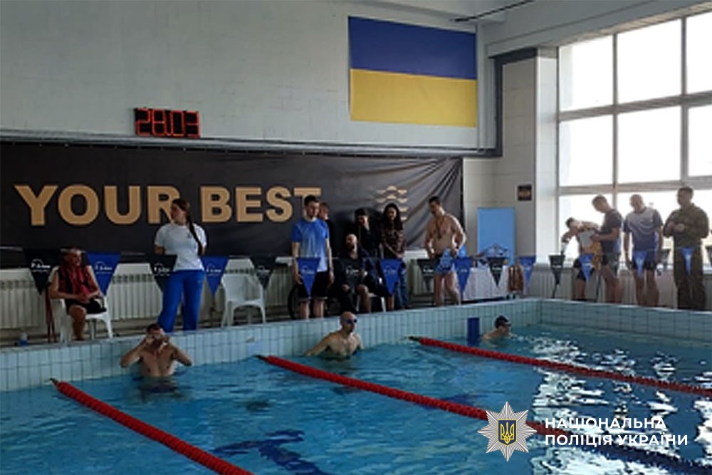 Учасники у воді