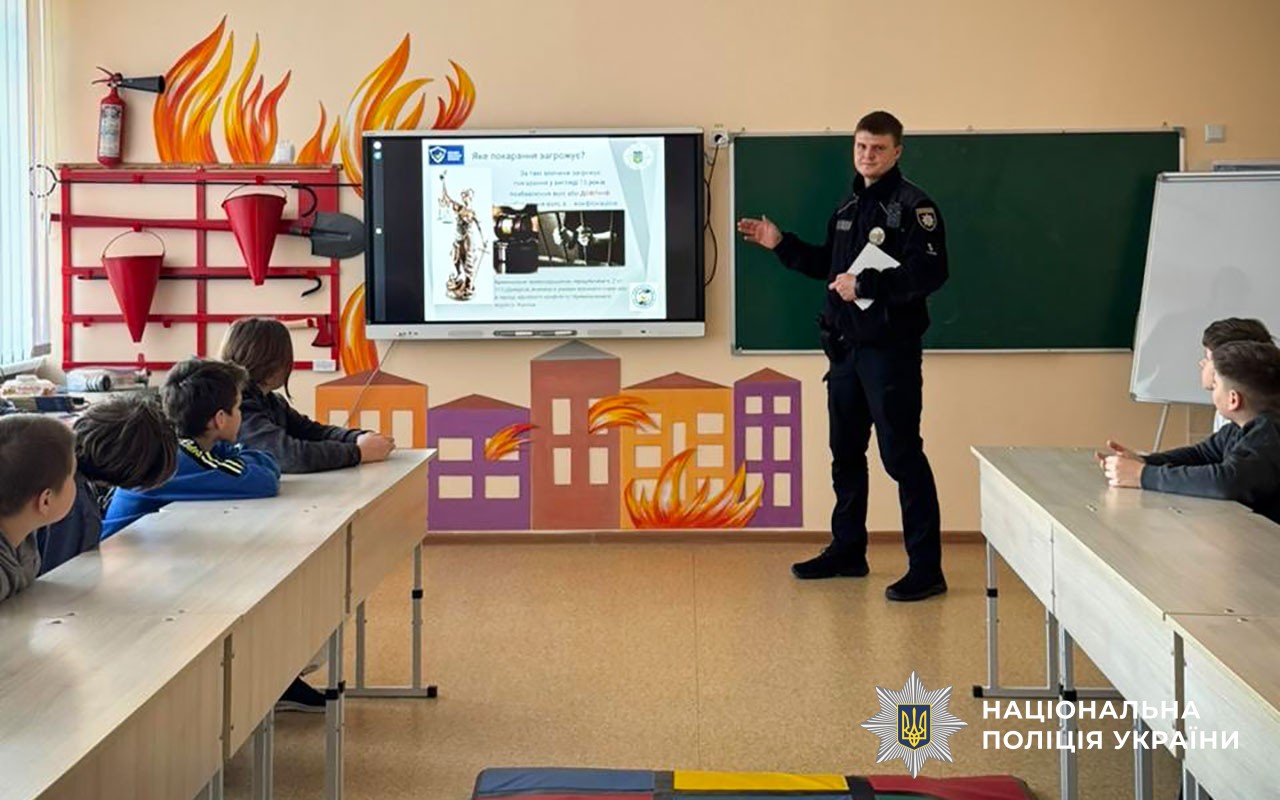 Поліцейські Миргородщини проводять профілактичні заняття зі школярами щодо протидії вербуванню