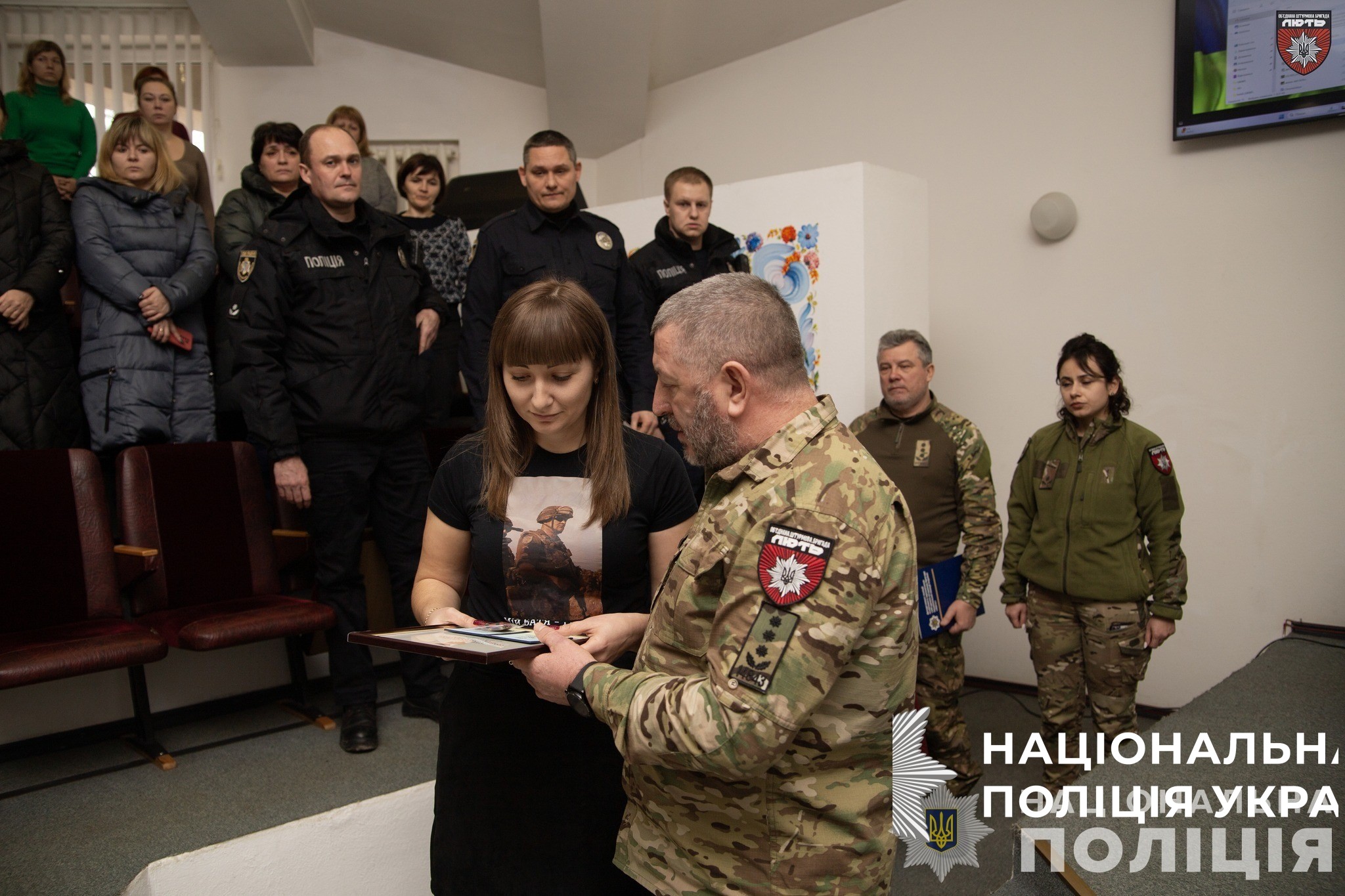 керівництво бригади нацполіції «лють» вручило нагороди рідним бійців бригади, які героїчно загинули, виконуючи бойові завдання