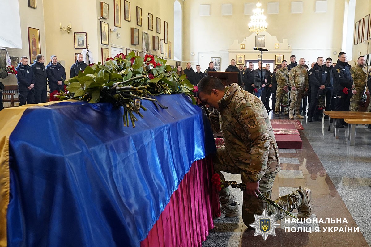 Прощання із загиблим поліцейським у Соборі