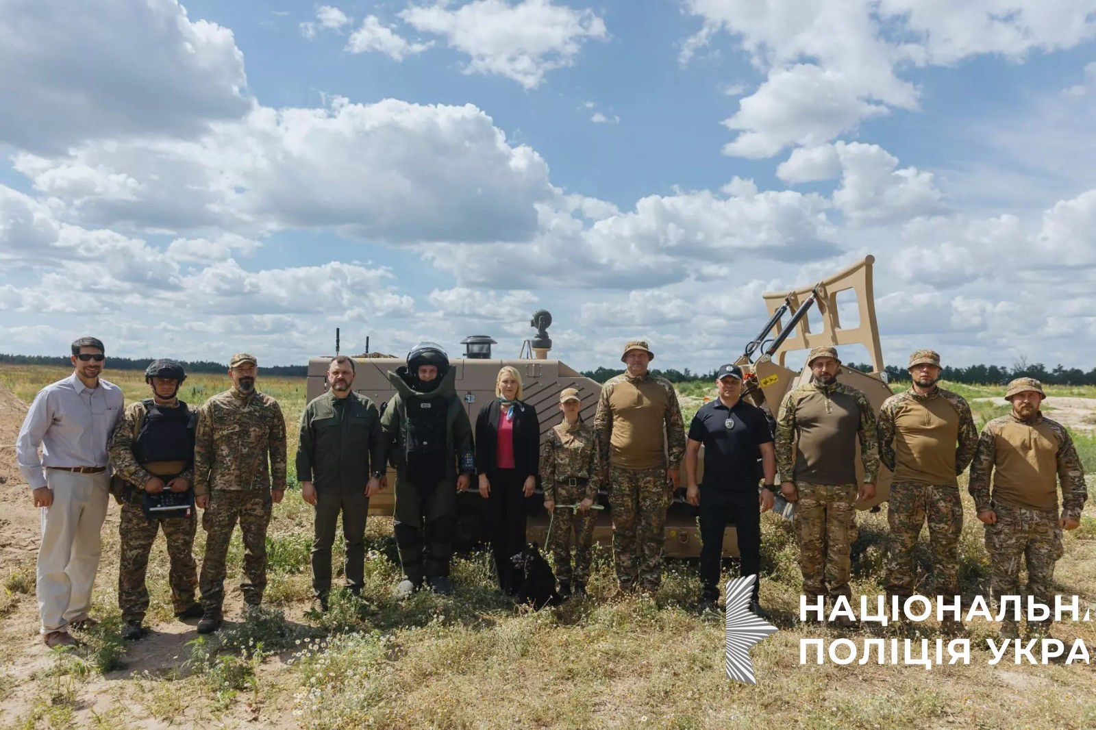 новий пакет допомоги від уряду сша допоможе  вибухотехнічним підрозділам національної поліції україни у безпечному розмінуванні наших територій – іван  вигівський