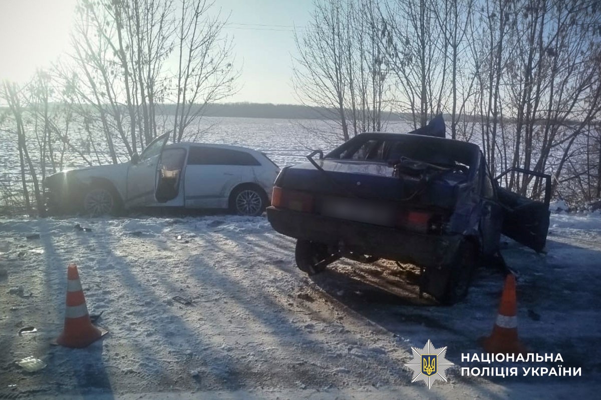 Поліція Полтавщини встановлює обставини ДТП, в якій травмовано пасажирку