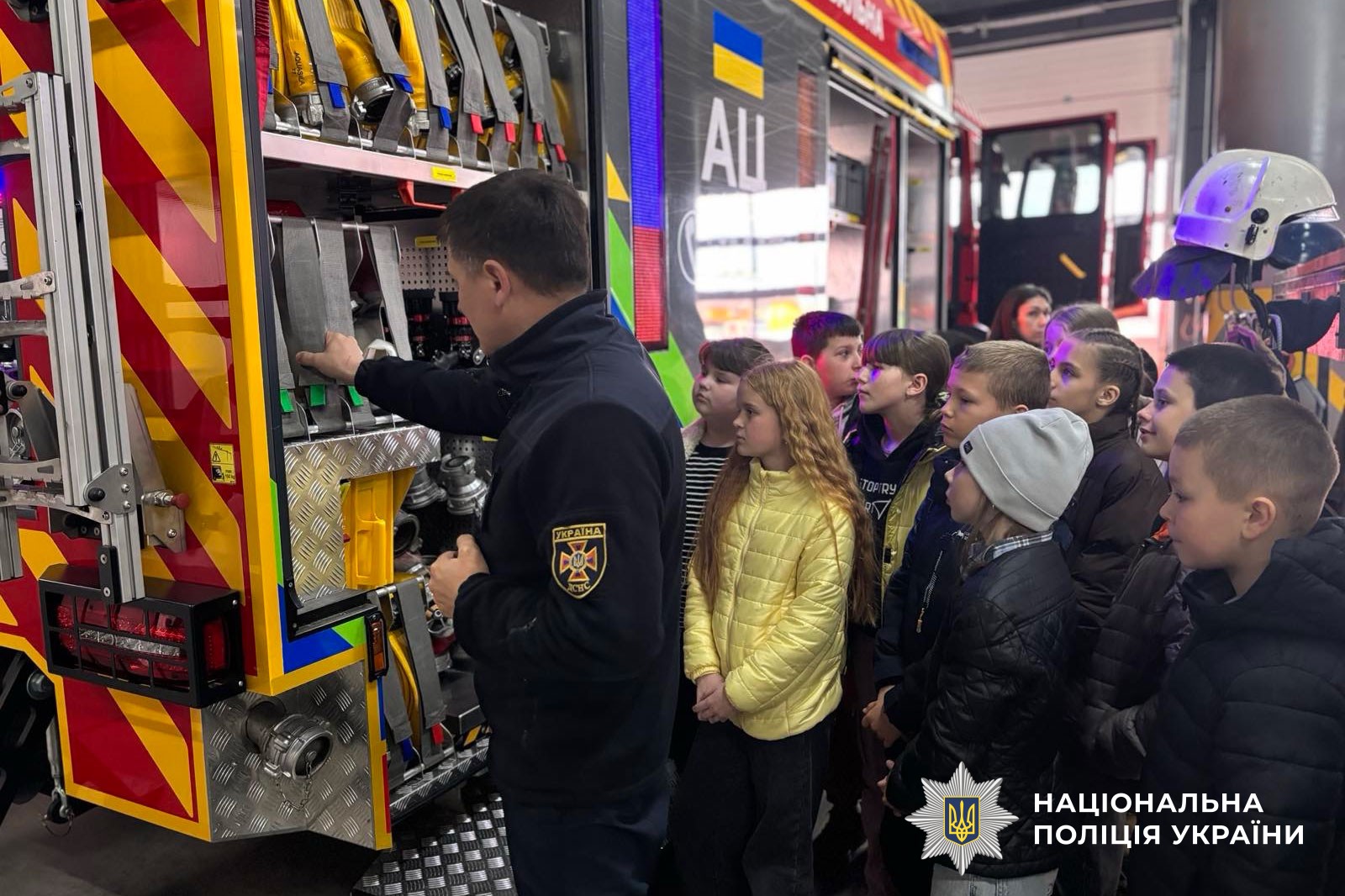 Діти на екскурсії в пожежній частині