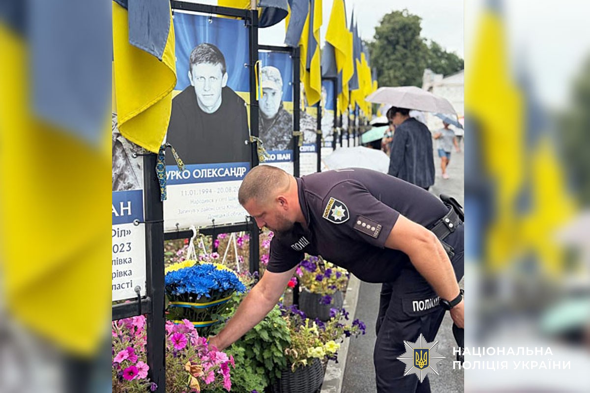 Пам’ятаємо тих, хто загинув у неволі: поліція Полтавщини вшанувала пам’ять страчених і закатованих у полоні