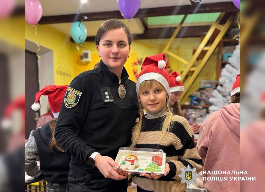 Поліцейська з дитиною вигготовила пряники