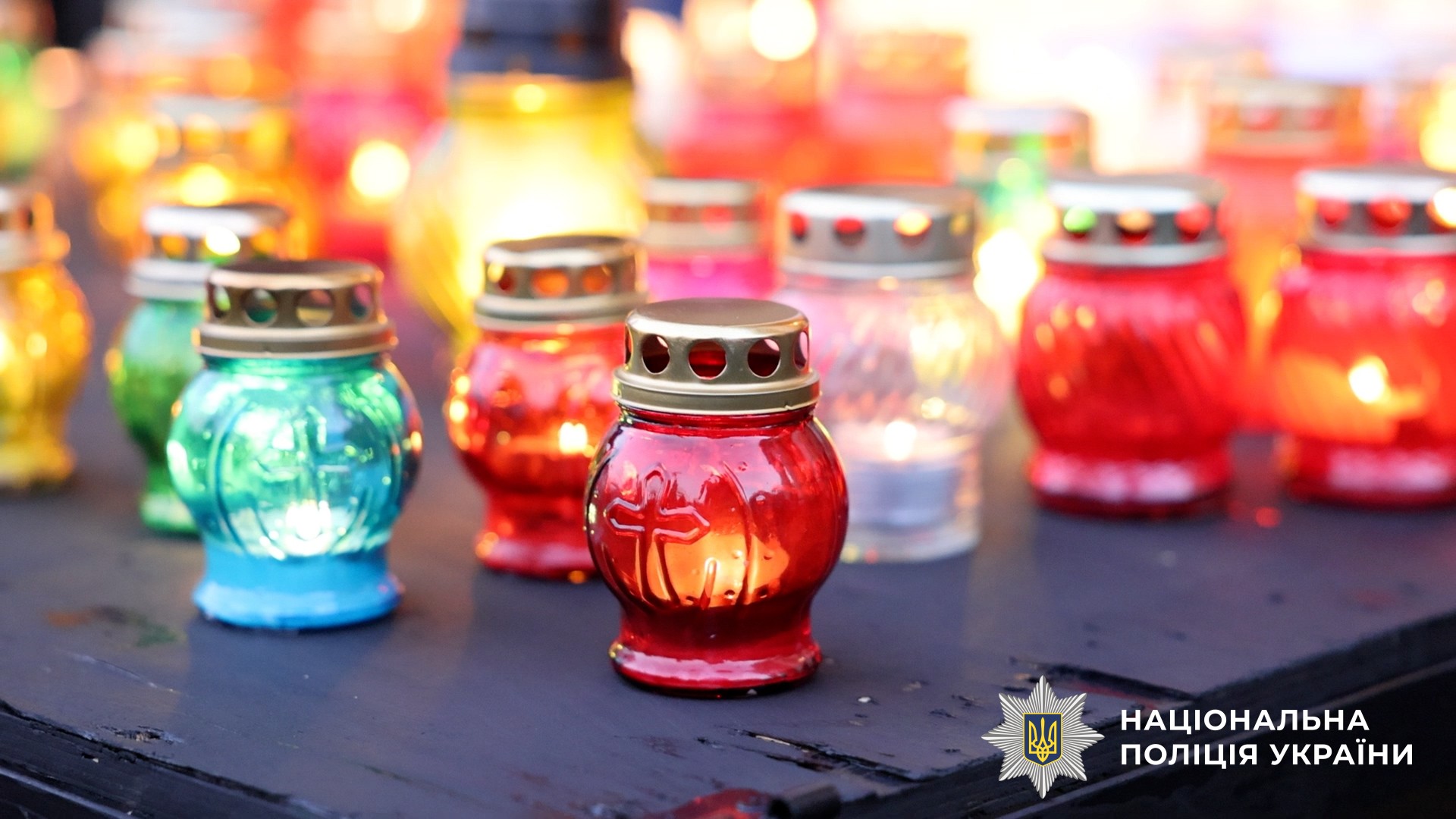 У Полтаві вшанували пам’ять жертв голодоморів хвилиною мовчання та запаленими свічками