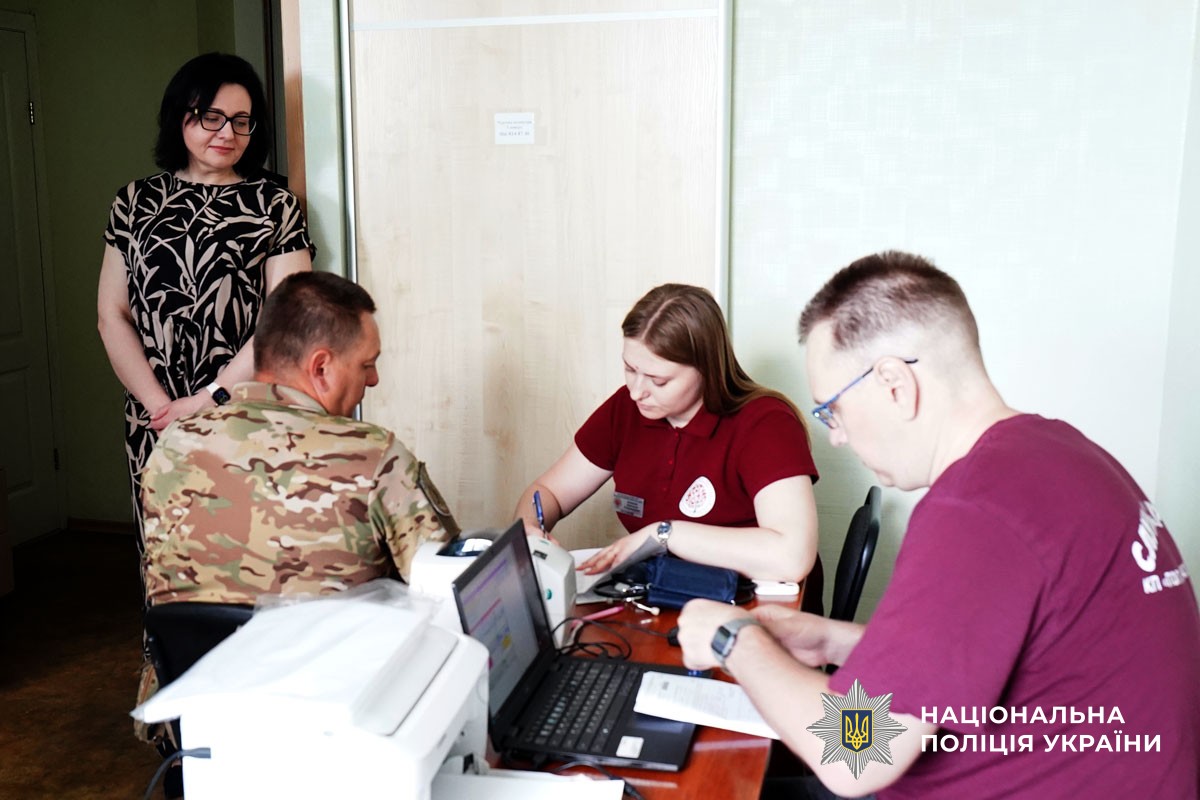 Поліцейські Полтавщини здали близько 20 літрів крові для поранених військових та важкохворих пацієнтів