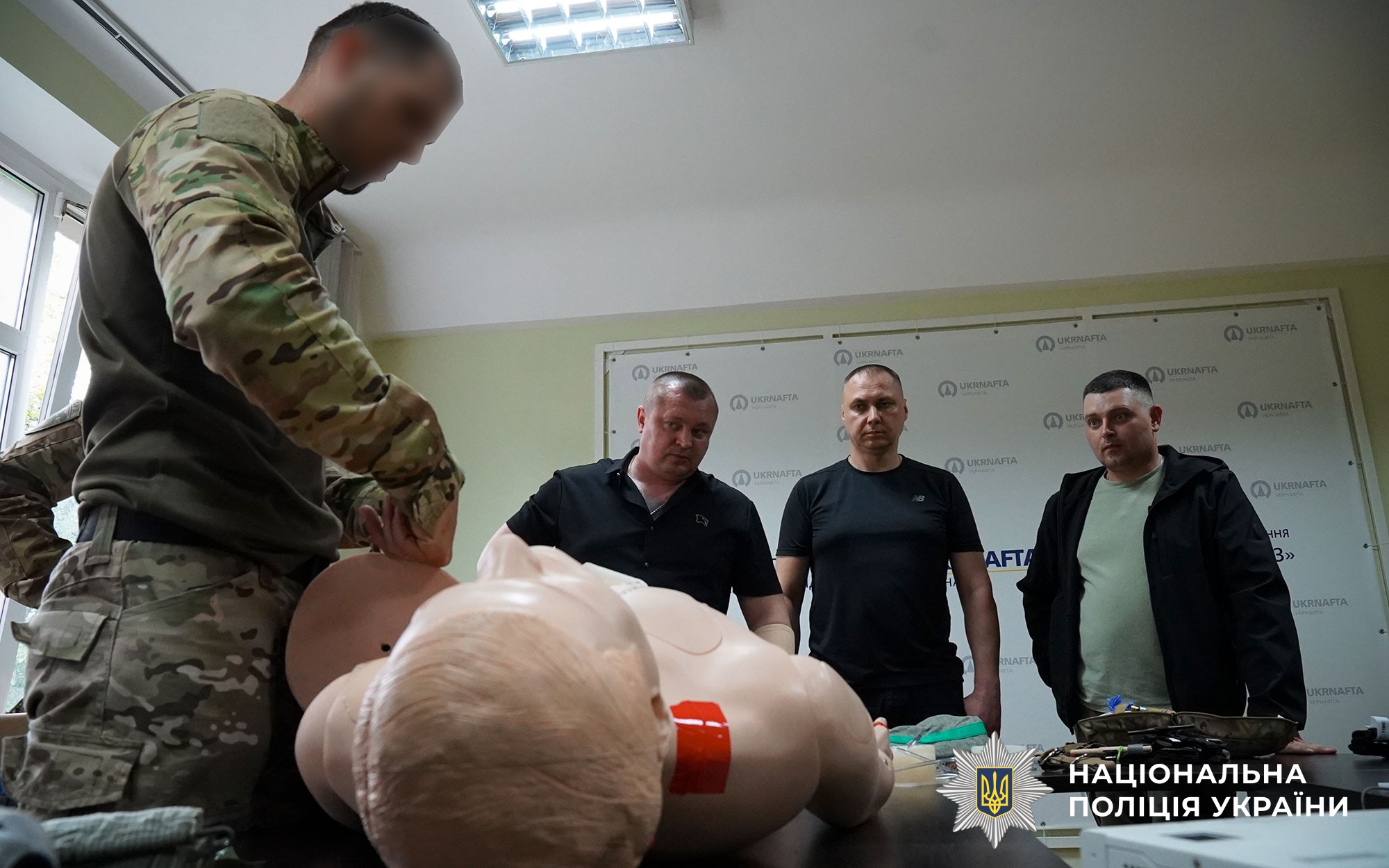 Бійці спецпідрозділу «КОРД» поліції Полтавщини провели тренінг із домедичної допомоги для фахівців служби безпеки «Укрнафти»