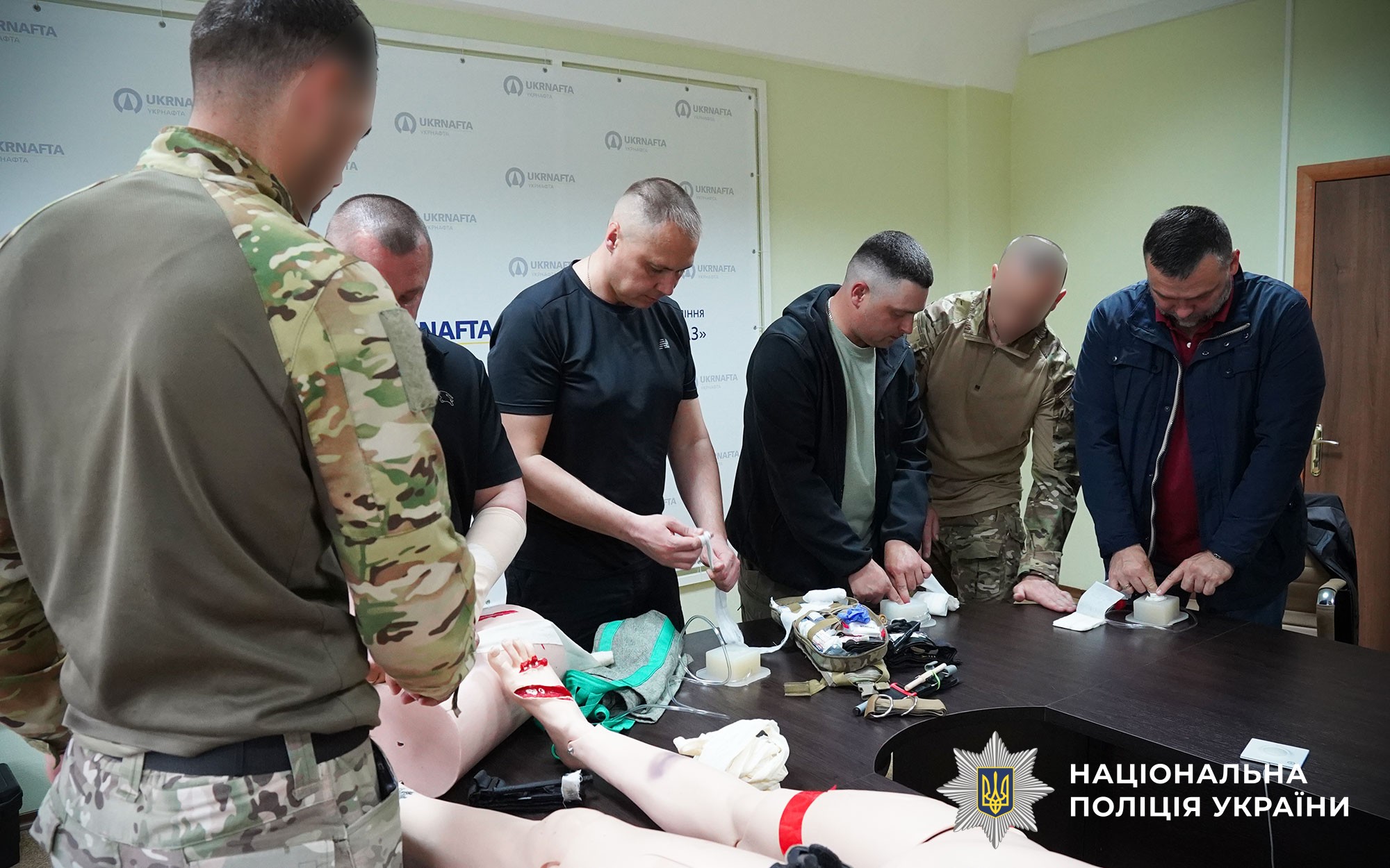 Бійці спецпідрозділу «КОРД» поліції Полтавщини провели тренінг із домедичної допомоги для фахівців служби безпеки «Укрнафти»