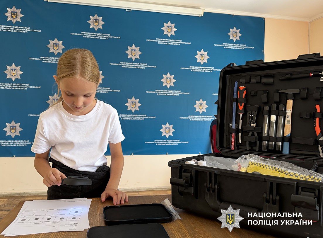 Діти на екскурсії в поліції
