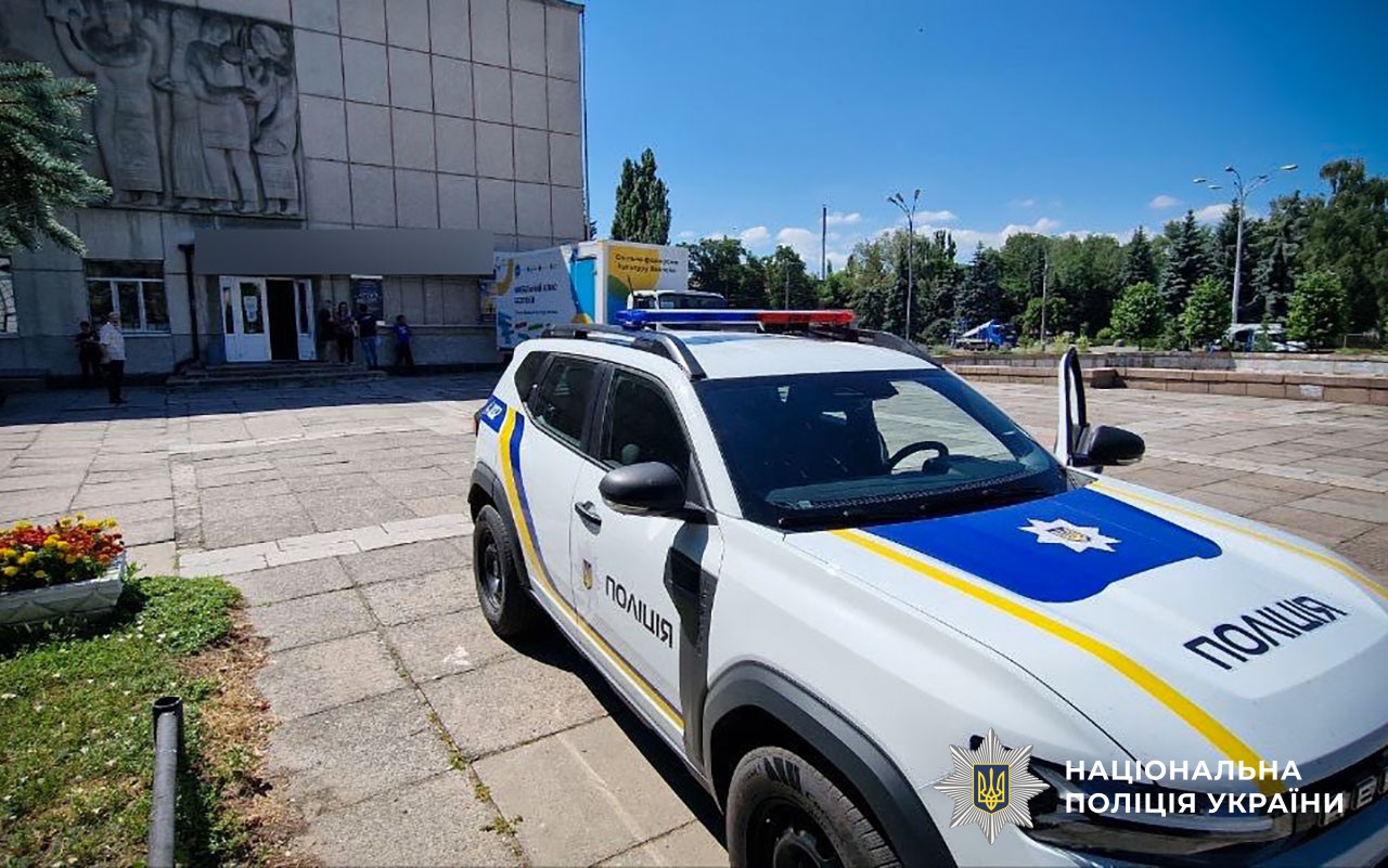 Автомобіль поліції та мобільний клас безпеки
