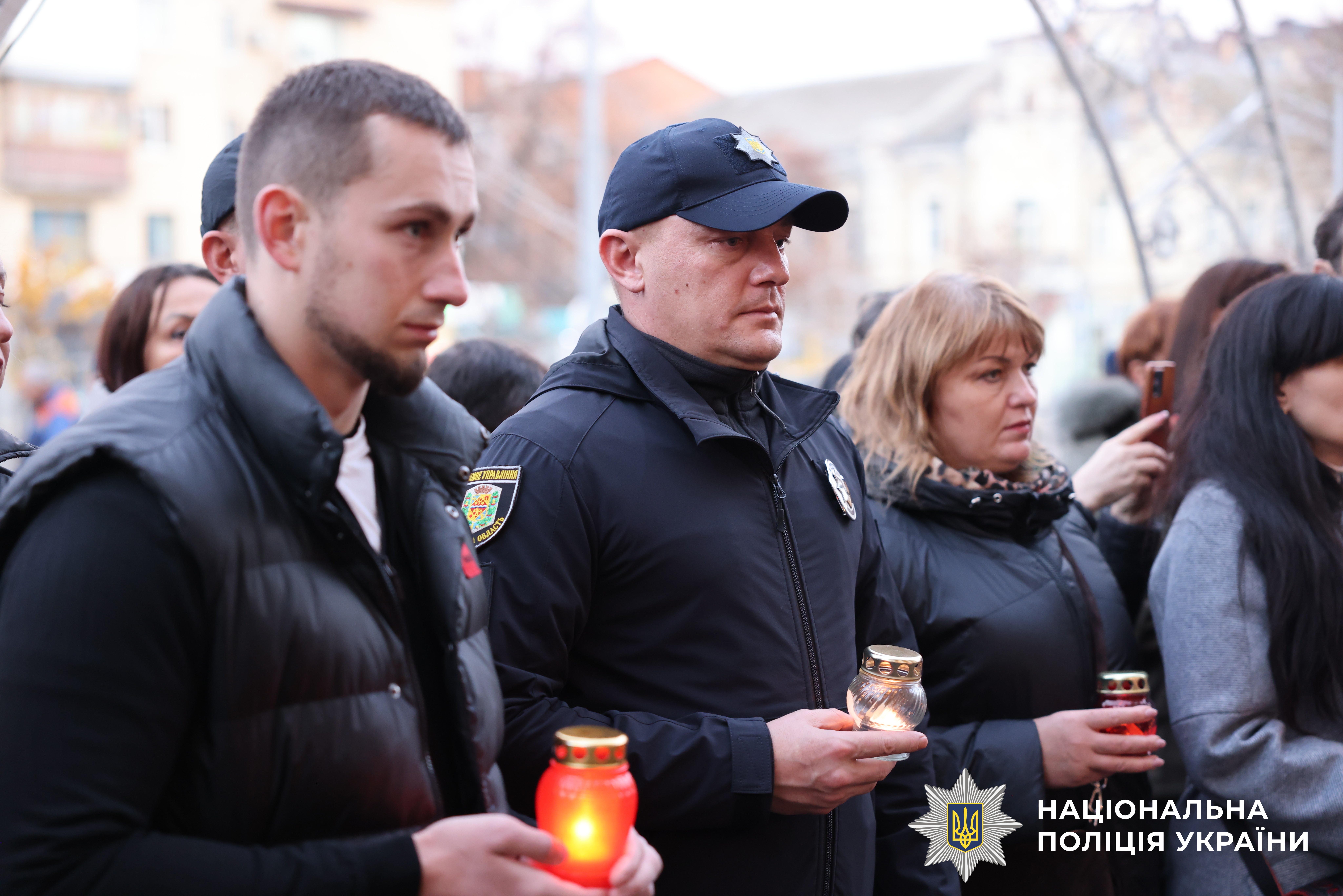 У Полтаві вшанували пам’ять жертв голодоморів хвилиною мовчання та запаленими свічками