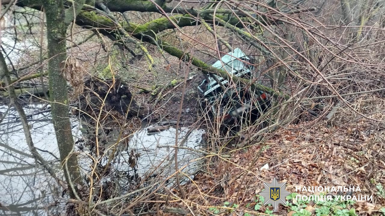 авто в кюветі
