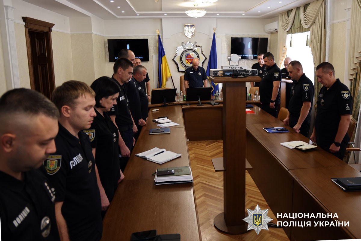Пам’ятаємо тих, хто загинув у неволі: поліція Полтавщини вшанувала пам’ять страчених і закатованих у полоні