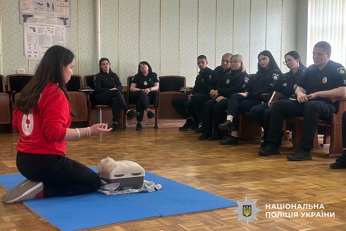 Від зупинки кровотечі до серцево-легеневої реанімації: полтавські поліцейські відпрацювали дії у критичних ситуаціях