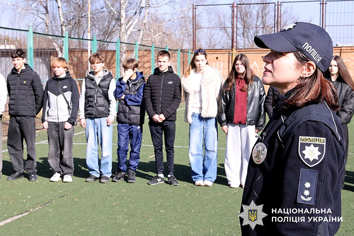 Людмила діброва спілкується із дітьми