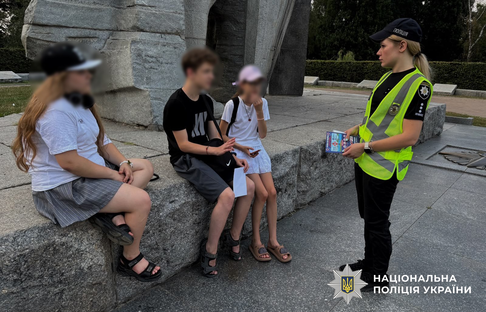 «Безпечне літо – 2026»: поліцейські Полтави навчають дітей правил безпеки
