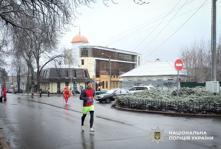 Поліцейські взяли участь у забігу