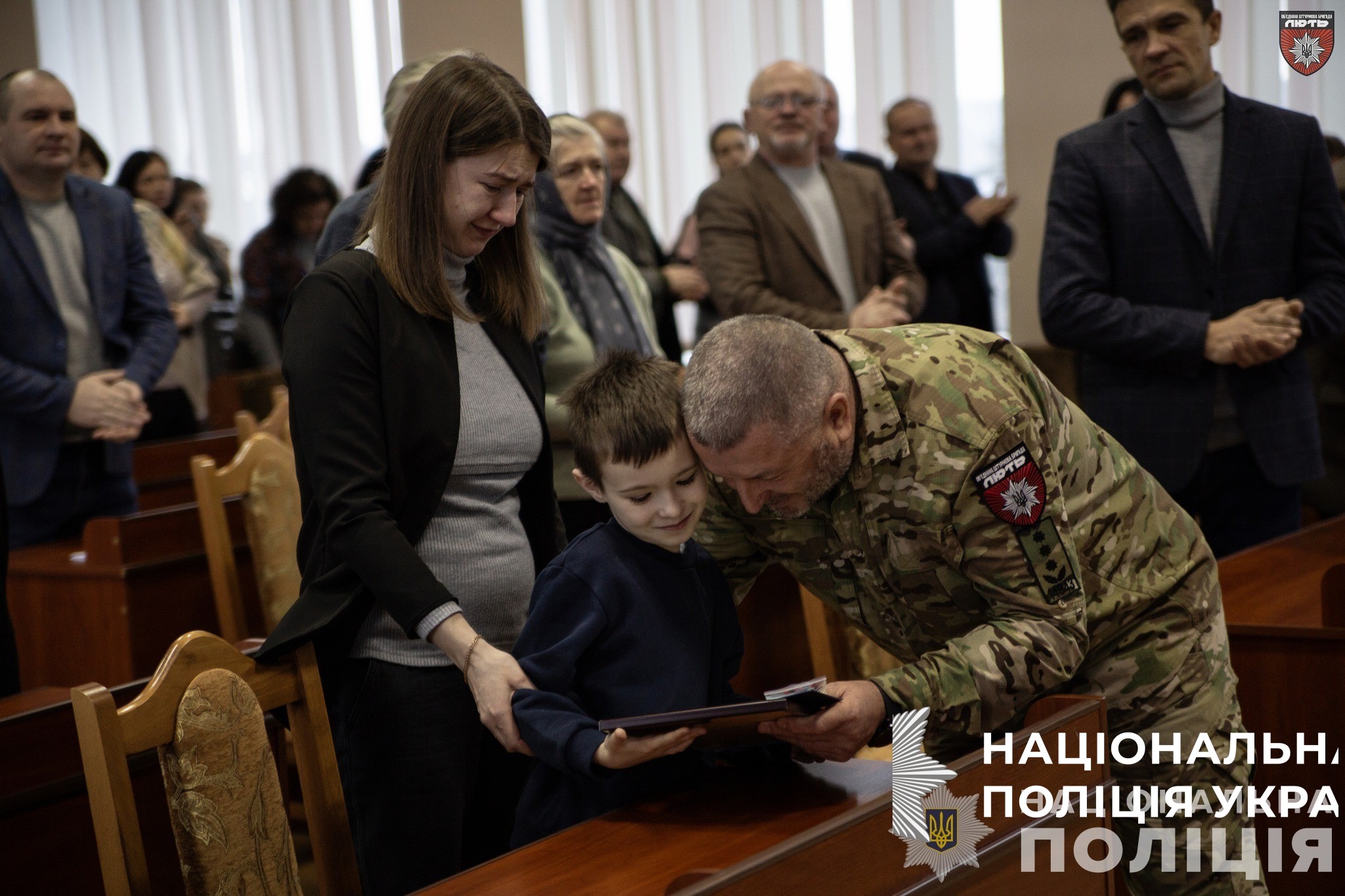 керівництво бригади нацполіції «лють» вручило нагороди рідним бійців бригади, які героїчно загинули, виконуючи бойові завдання