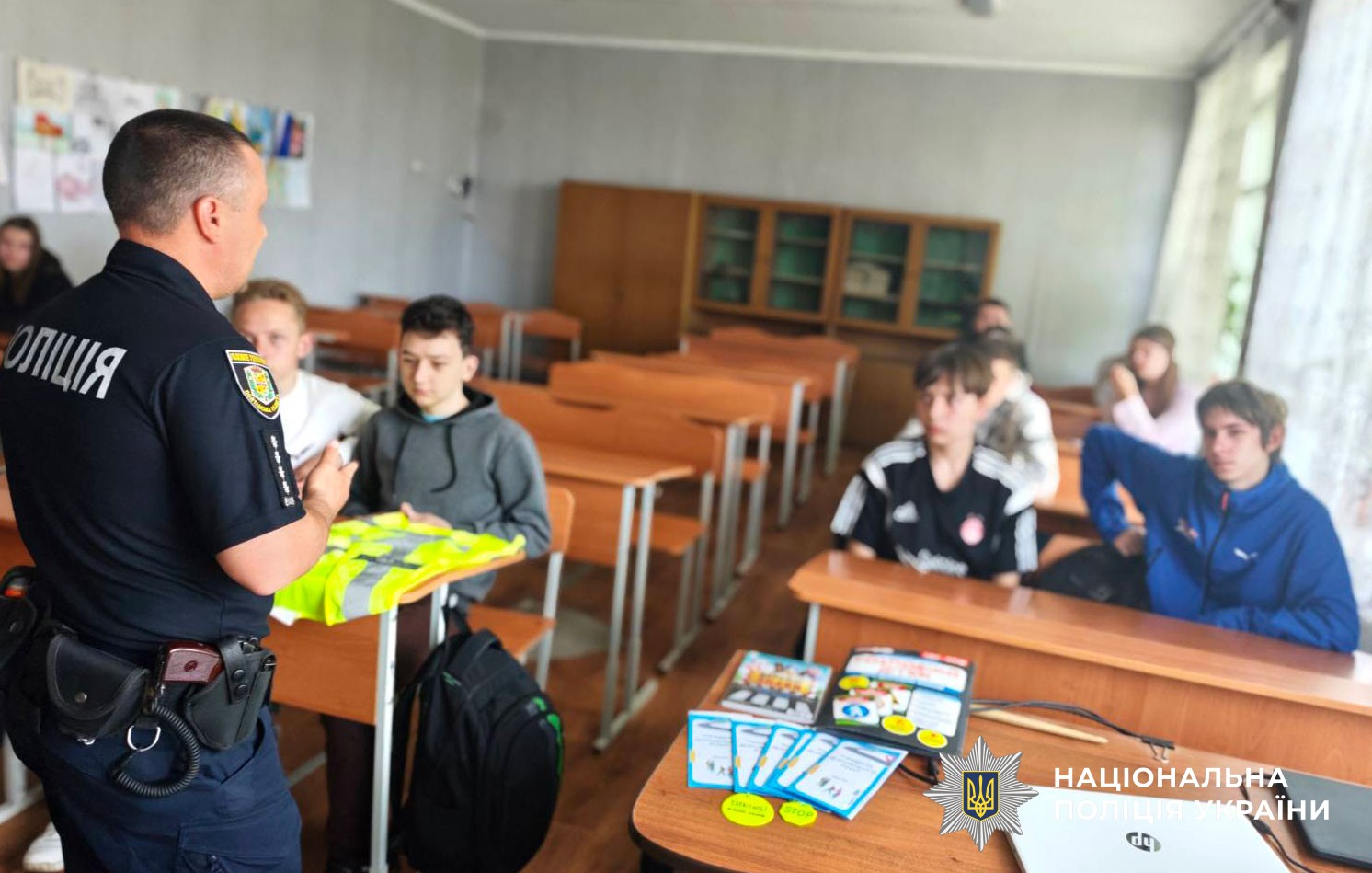 У рамках Тижня безпеки дорожнього руху поліцейські служби освітньої безпеки поліції Полтавщини організували для учнів місцевих шкіл пізнавальні уроки, тематичні вікторини, квести та інтерактивні ігри.