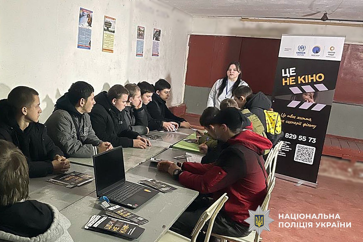 представниця БО Світло надії говорить із молоддю