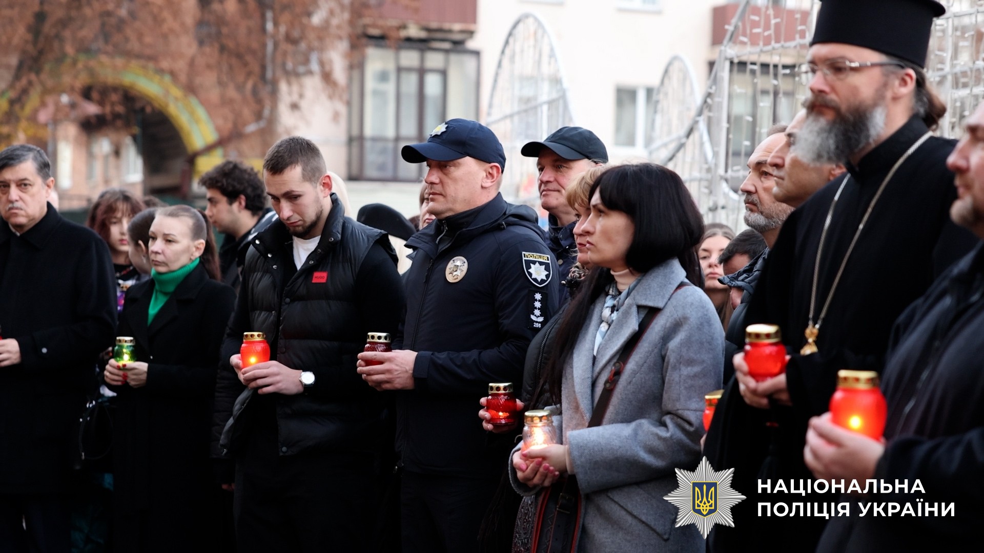 У Полтаві вшанували пам’ять жертв голодоморів хвилиною мовчання та запаленими свічками