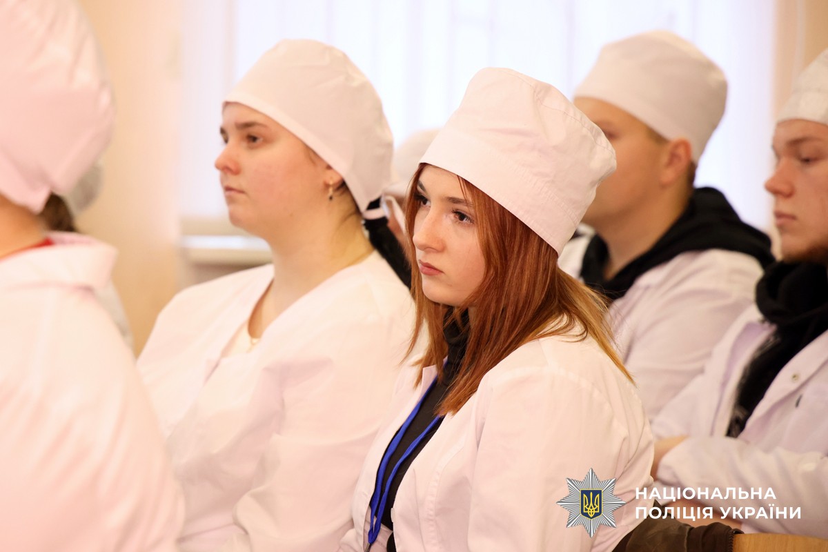 Студенти, які слухають лекцію