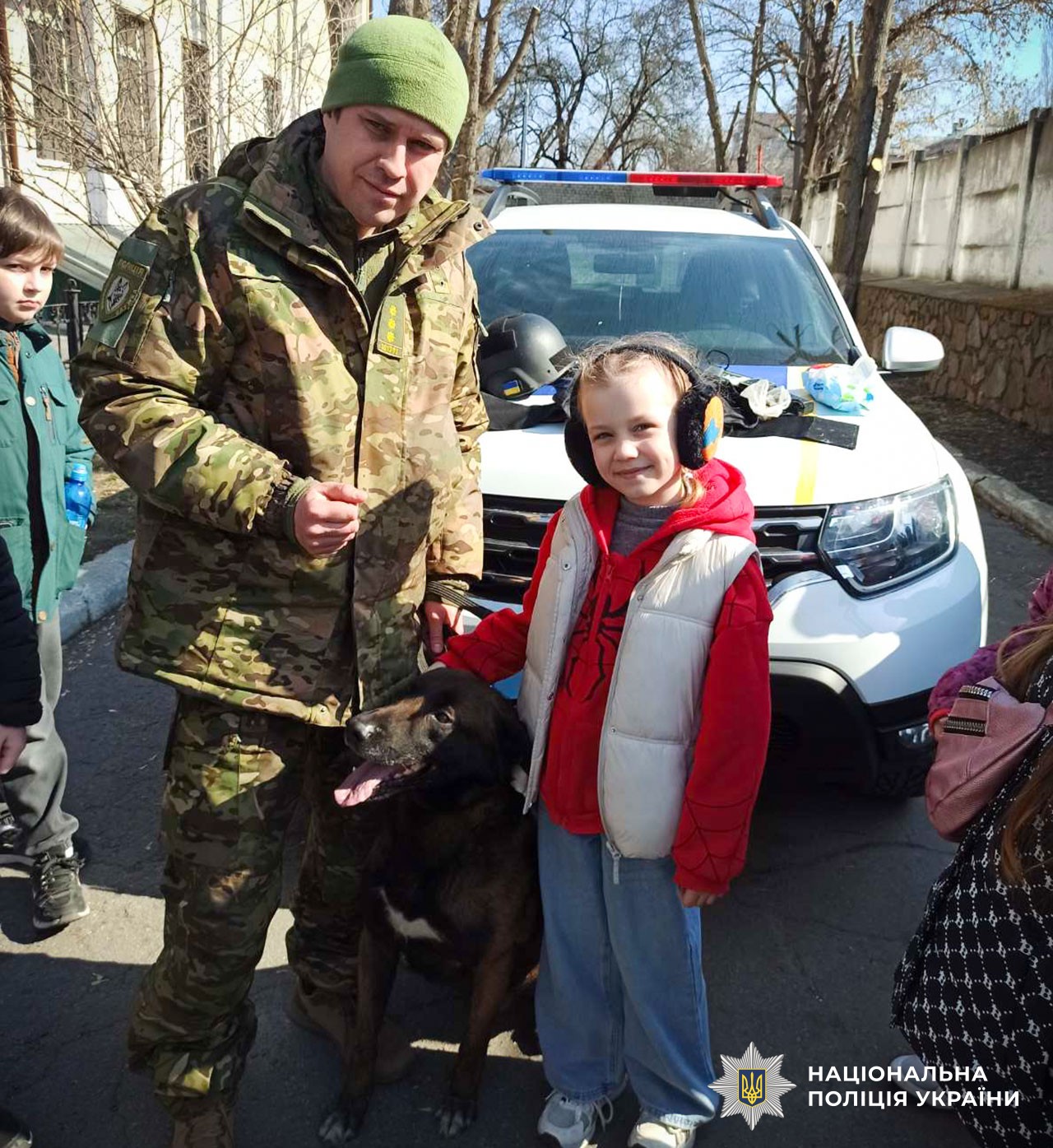 Канікули з користю: у Кременчуці школярів навчали правил безпечної поведінки та знайомили з професією поліцейського