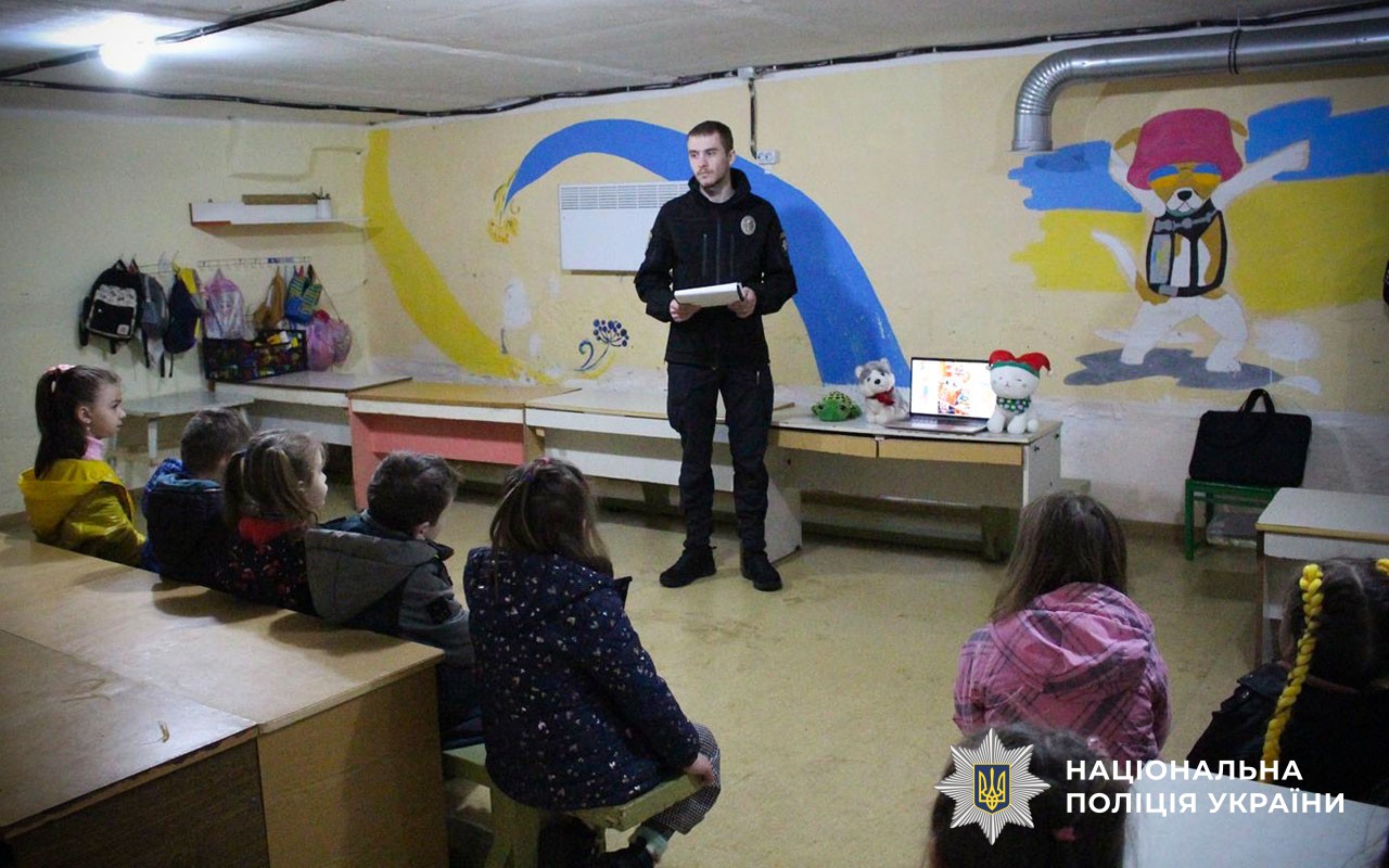 Поліцейські освітньої безпеки Миргородщини навчали дошкільнят правил безпечної поведінки