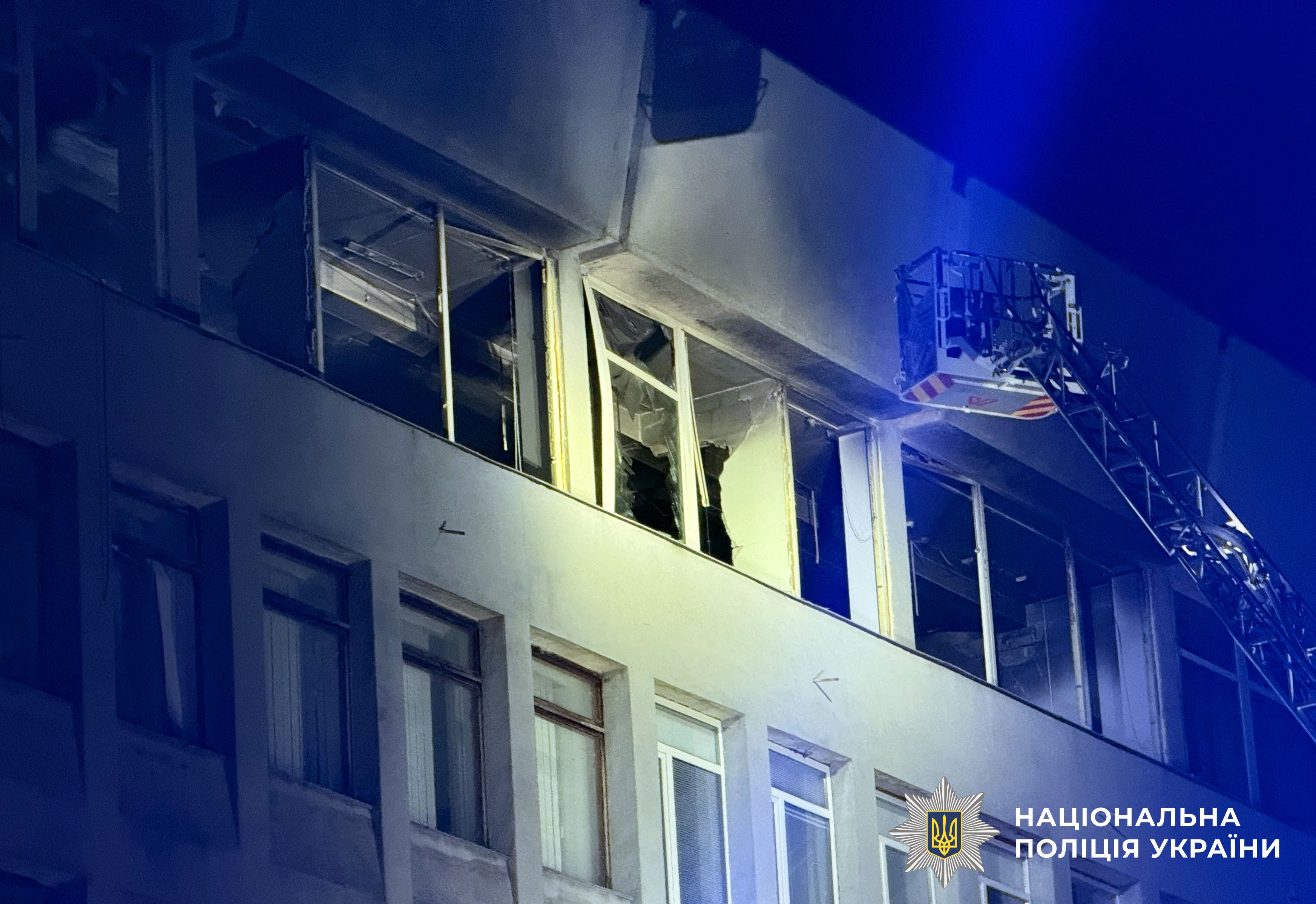 Травмовано двох людей та пошкоджено адмінбудівлі: поліція та СБУ Полтавщини документують наслідки ворожих обстрілів