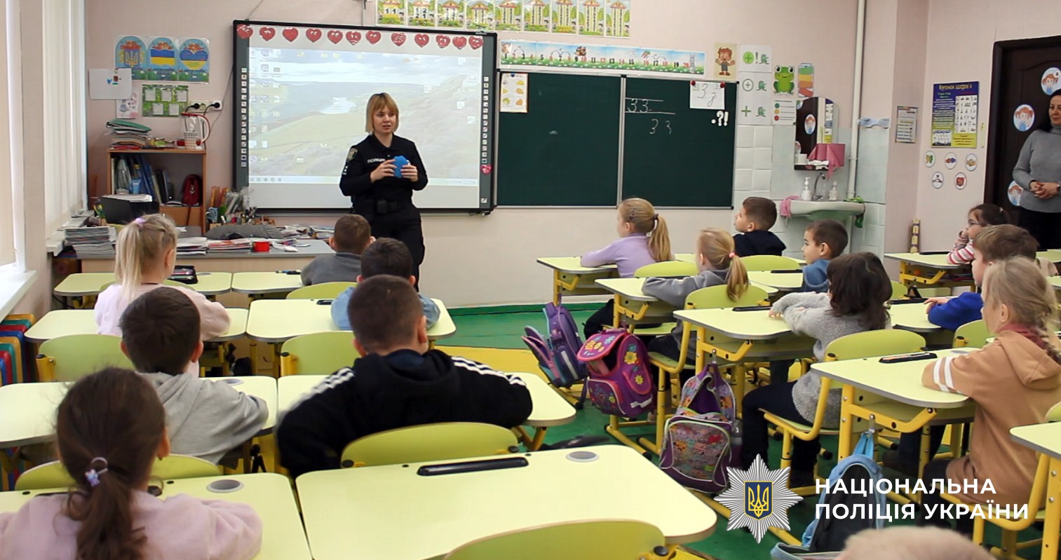 Інспкторка говороить по темі