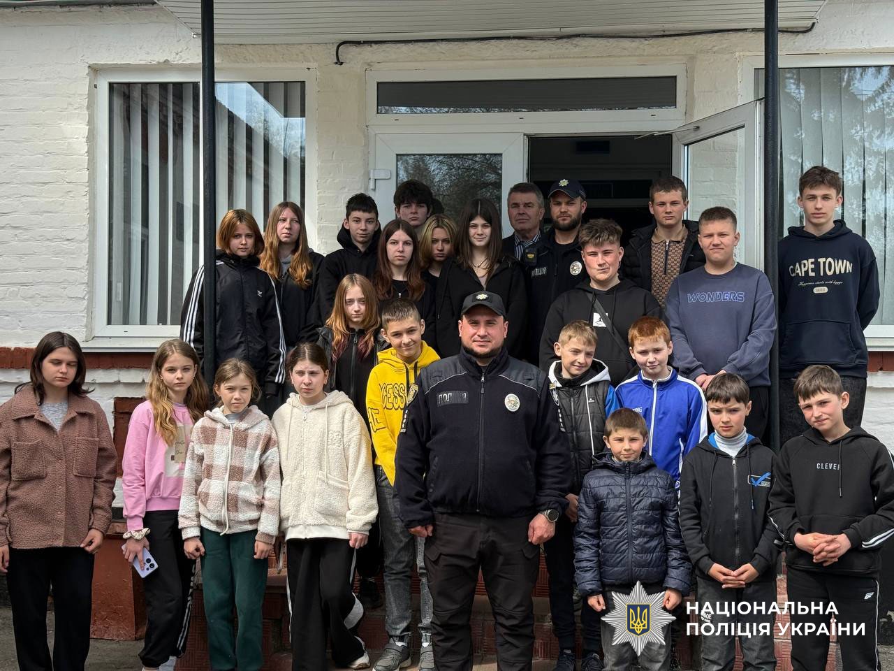 поліцейські проводять уроки для дітей