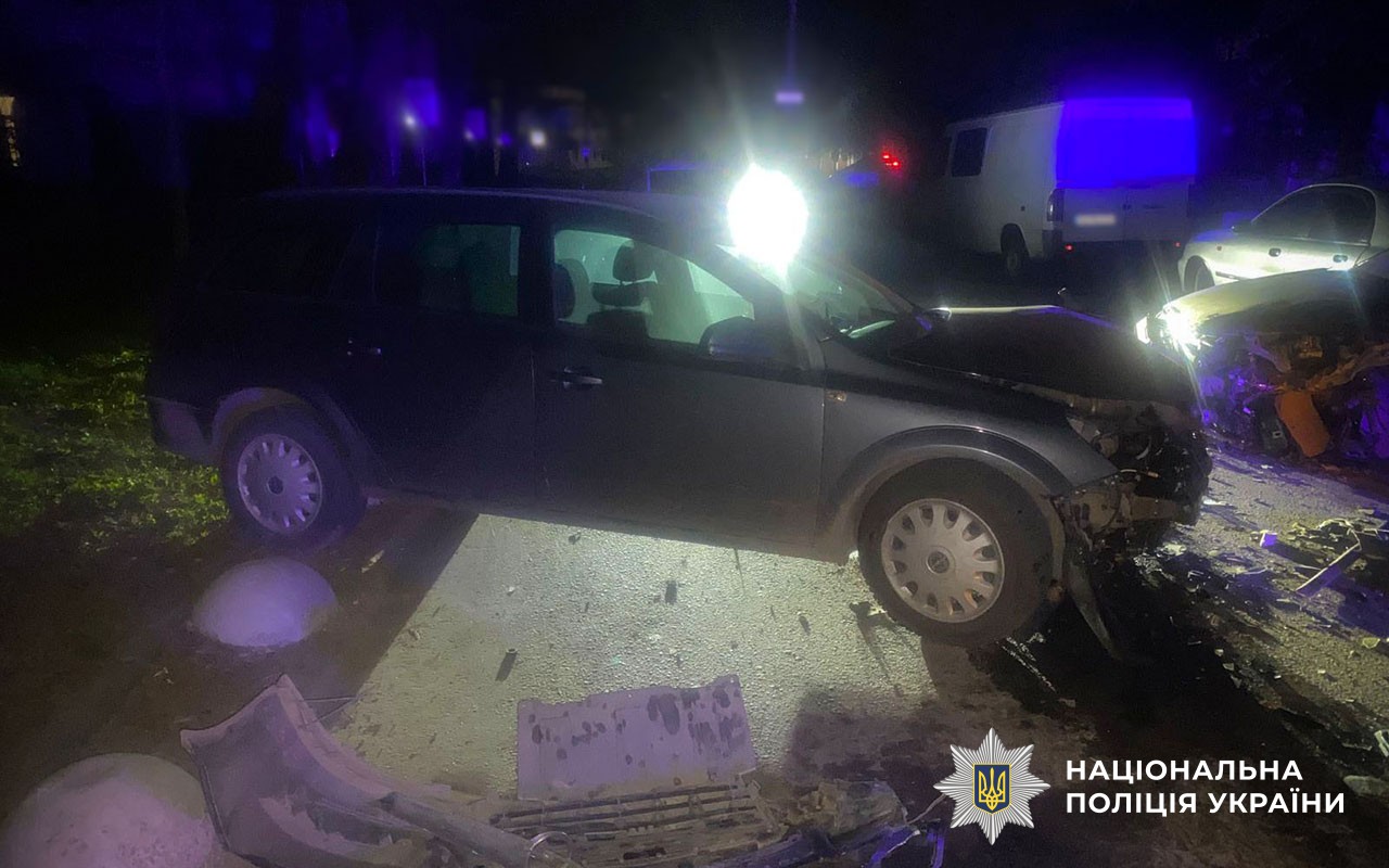 У Полтаві поліція встановлює обставини ДТП за участі трьох легковиків