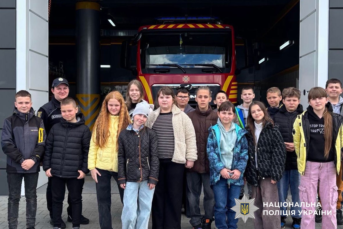 Діти на екскурсії в пожежній частині