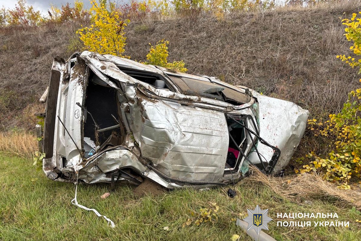 Понівечений автомобіль на місці ДТП