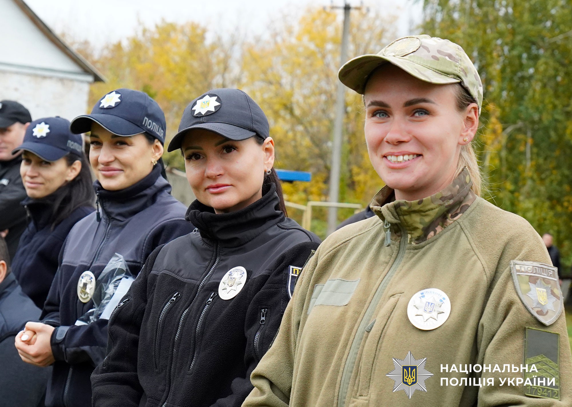 Кінолог-каністерапевт Олена Гавриленко та психологи поліції Полтавщини