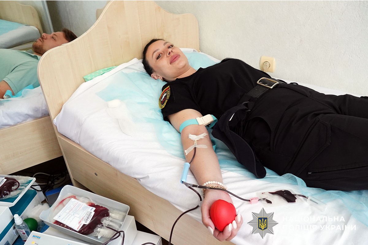 Поліцейські Полтавщини здали близько 20 літрів крові для поранених військових та важкохворих пацієнтів